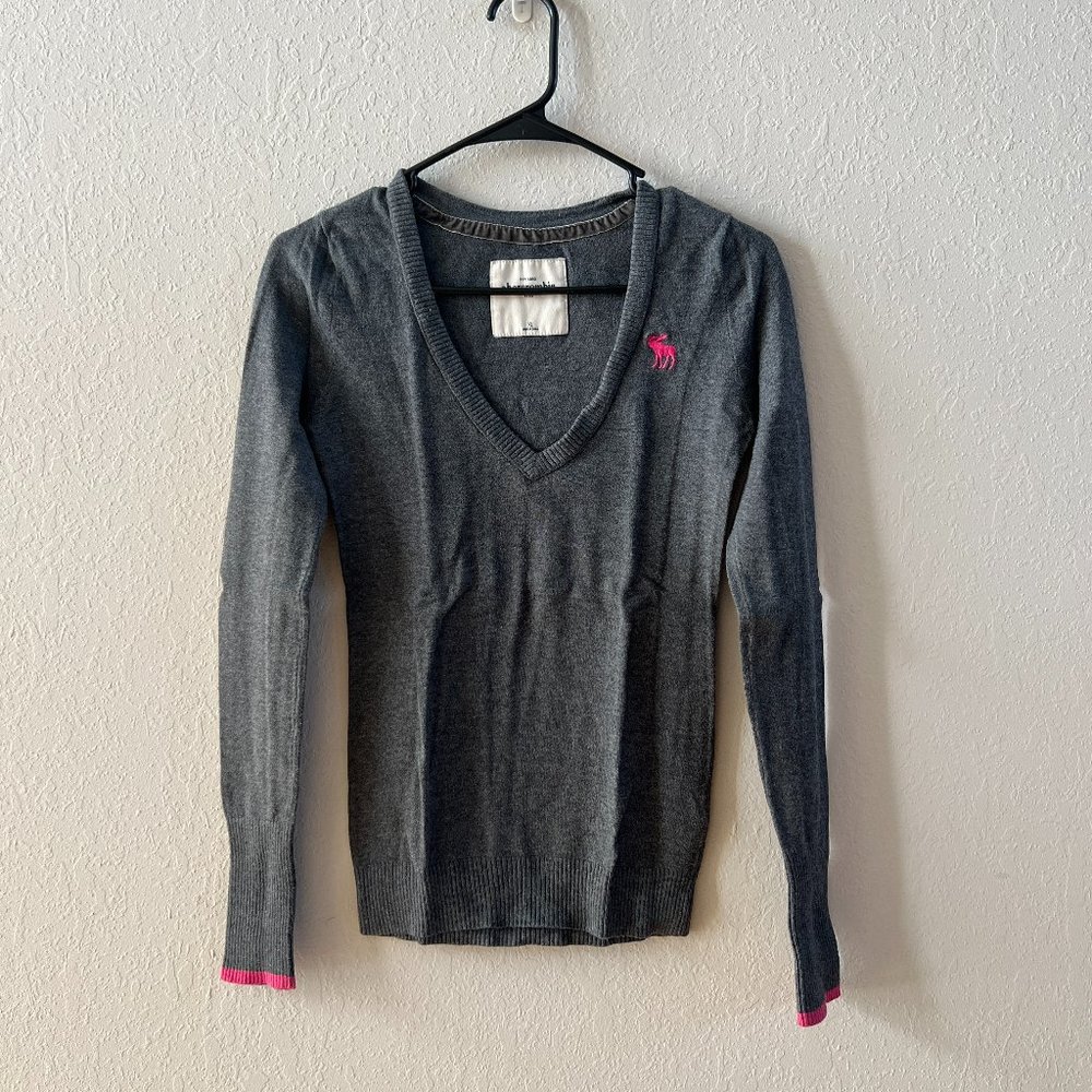 Abercrombie Grey V Neck Seater with Magenta Detailing